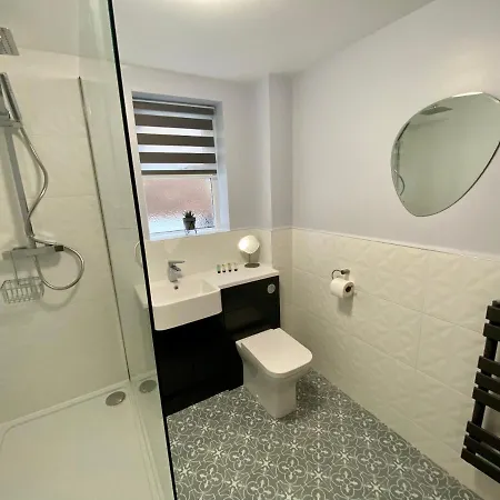 Luxury Riverside Centre *