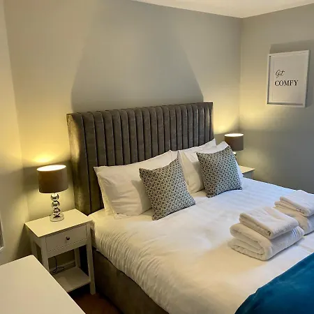 Luxury Riverside Centre *